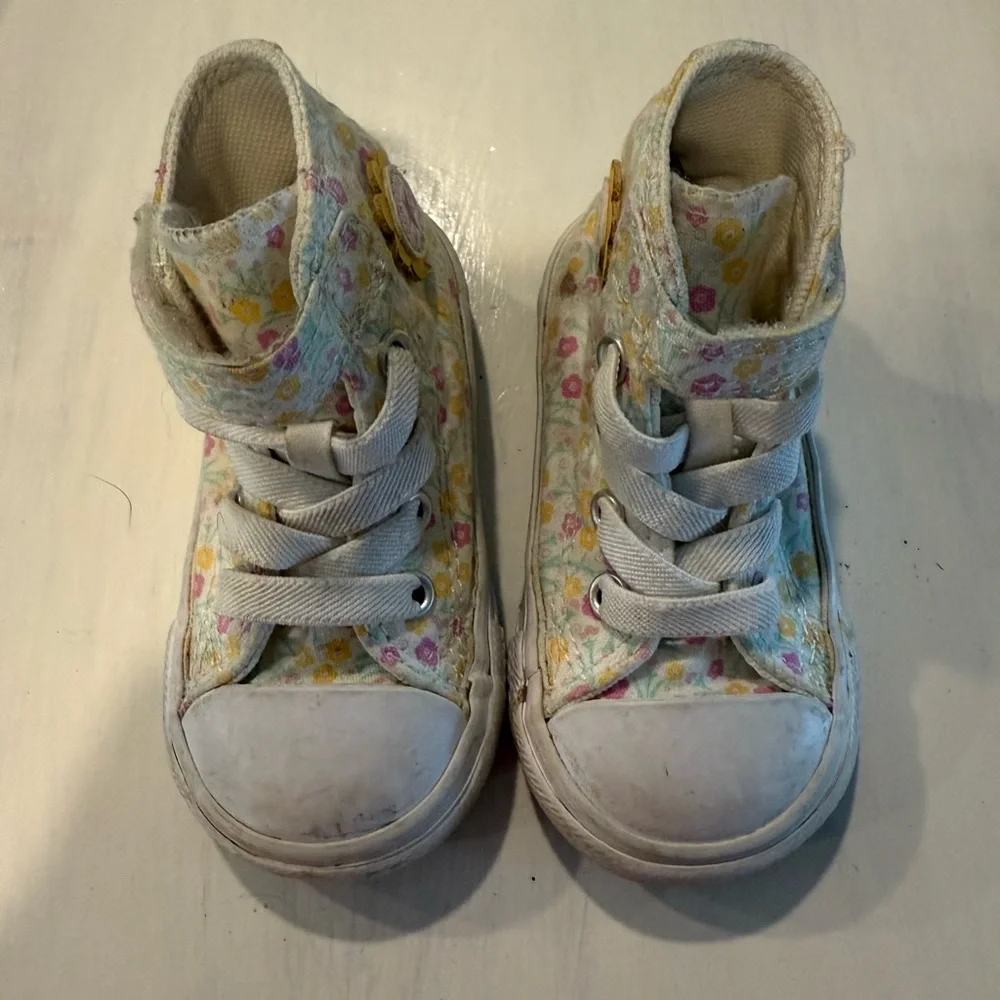 Toddler Floral High-Top Converse Sneakers in Yellow and Pink
